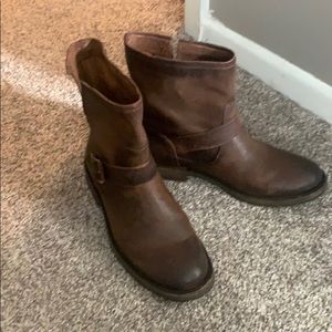 Frye: Size 8